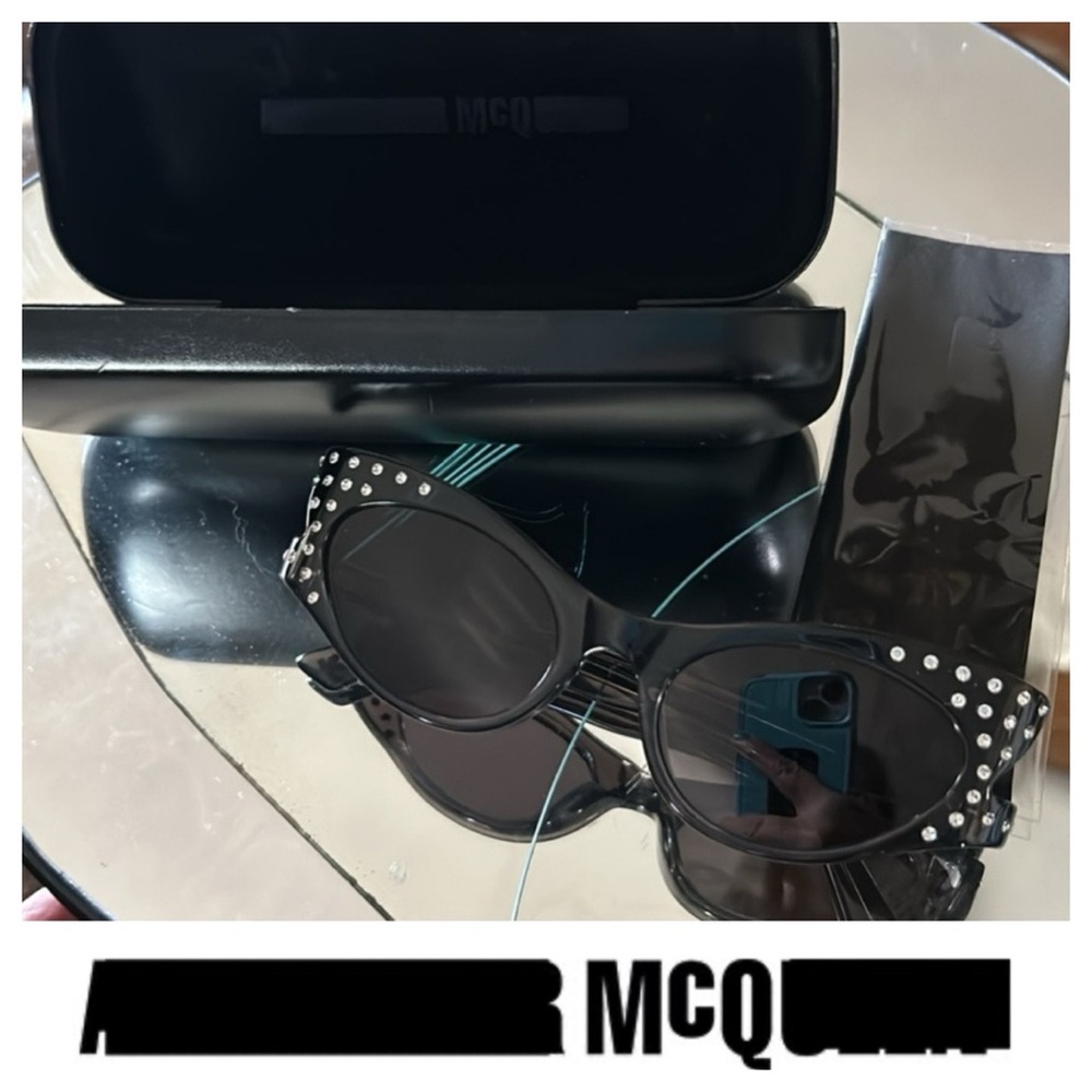 McQ by Alexander McQueen Wing Studded Sunglasses - Picture 4 of 13